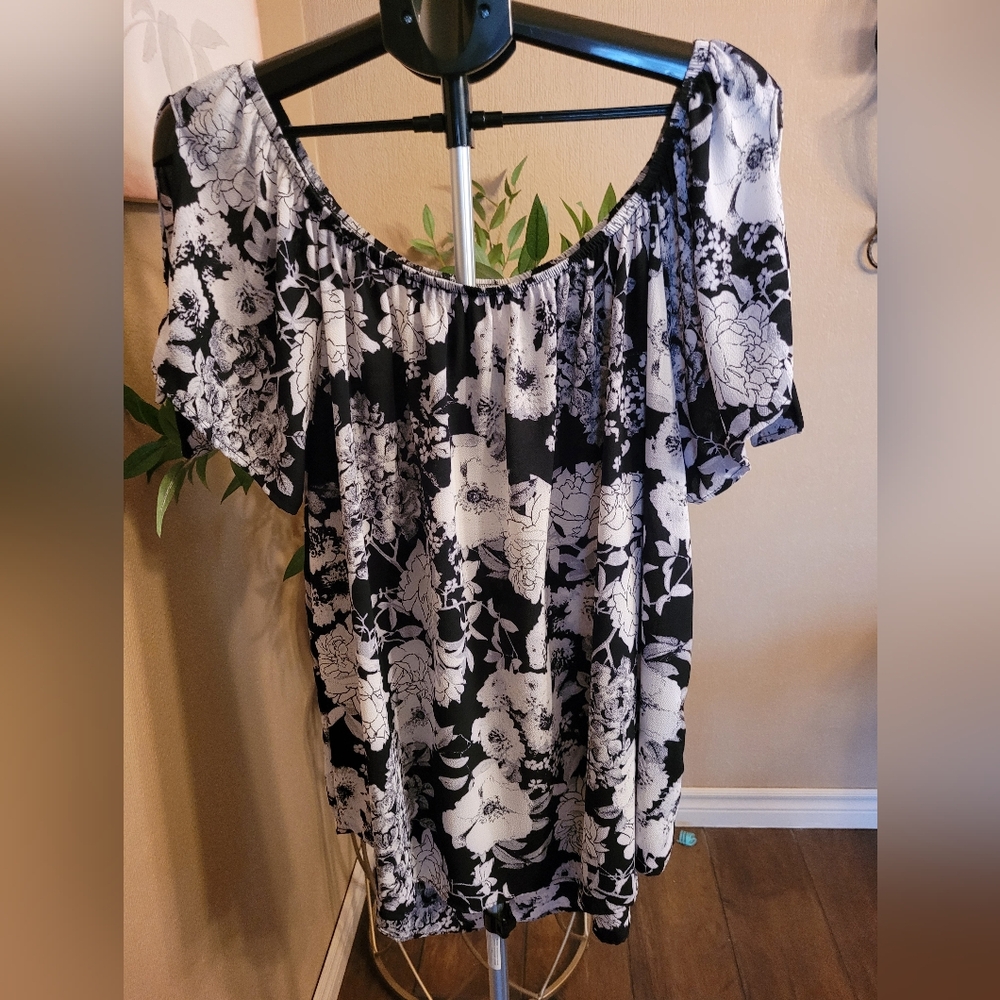 Libian Plus Black and White Floral Blouse